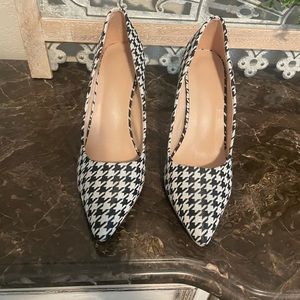 Houndstooth Heels. Size 9-1/2